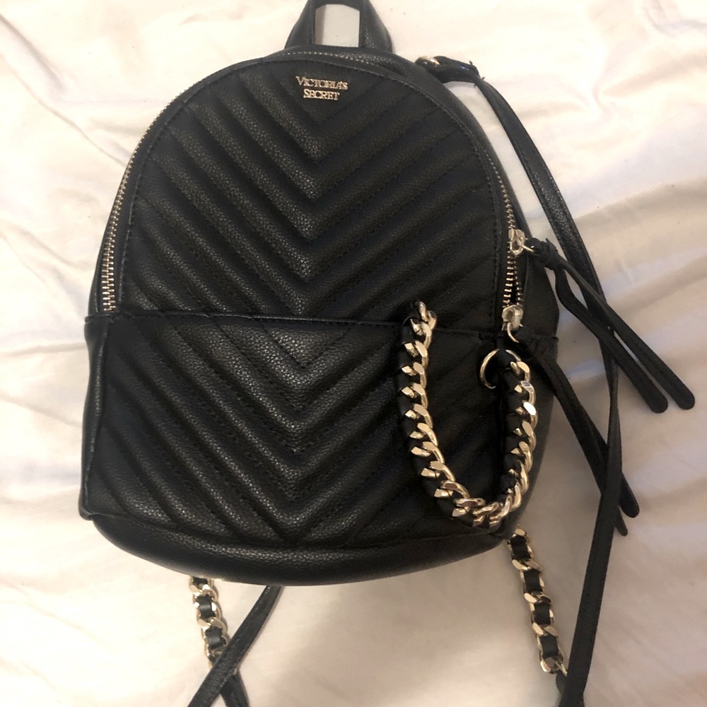 Pebbled V-Quilt Small City Backpack